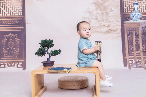 宁德宝宝眼睛肿是什么原因